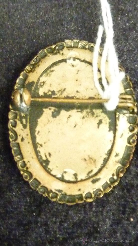 Joyeria: Antiguo broche de metal y pasta. - Foto 3