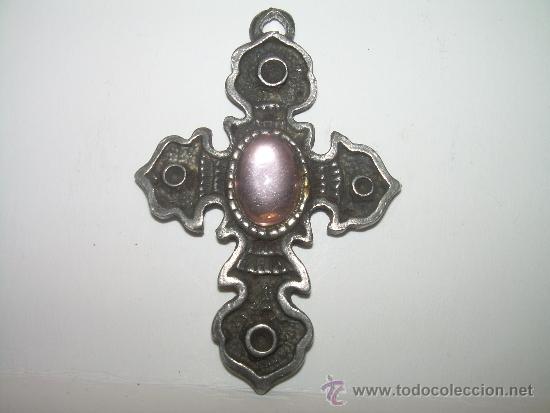 Joalharia: CRUZ DE ALEACION METALICA Y CRISTAL ROSA....PARECE PLATA.