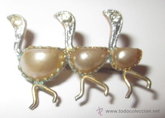 Joyeria: BROCHE DE AVESTRUCES,CON PERLA,CHAPADO EN ORO,A&Ntilde;OS 60