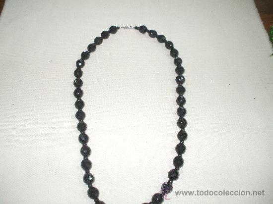 Gioielleria: Collar de cristal de roca facetada color negro ,mide 65 centimetros (traje regional )