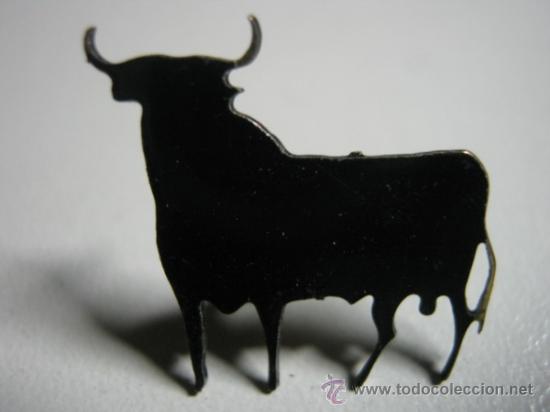 Joyeria: antiguo pin o pendiente del mitico toro de Osborne Espa&ntilde;a - laton esmalte
