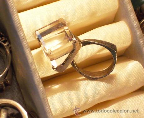 Joyeria: CURIOSO ANILLO DE PLATA CON CRISTAL GEOM&Eacute;TRICO BICOLOR. - Foto 2