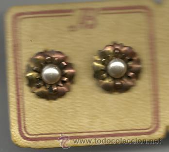 Joyeria: ANTIGUOS PENDIENTES EN SU CARTON ORIGINAL DORADOS Y PERLA