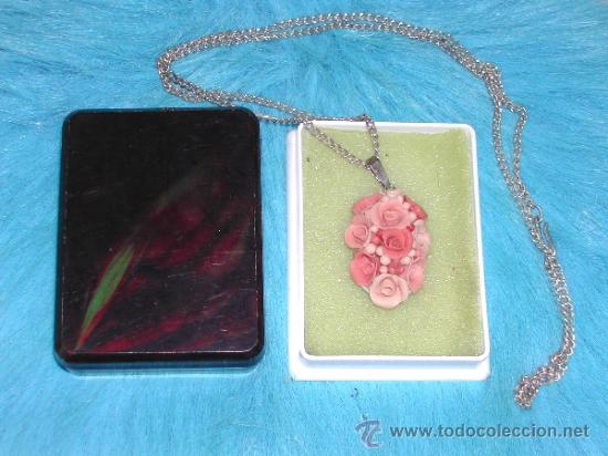 Joyeria: Colgante VINTAGE de Flores Con cadena y caja.