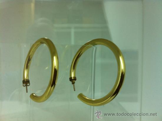 Joyeria: Pendientes en aro de lat&oacute;n hueco de a&ntilde;os 80.