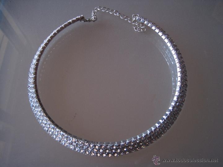 Joyeria: BONITO COLLAR CON INCRUSTACION DE CRISTALES