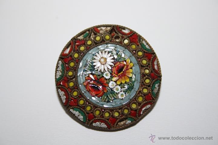 Joaillerie: JOY173 BROCHE. MICROMOSAICO Y LAT&Oacute;N. LE FALTAN PIEZAS Y EL IMPERDIBLE. PRIMER TERCIO S. XX