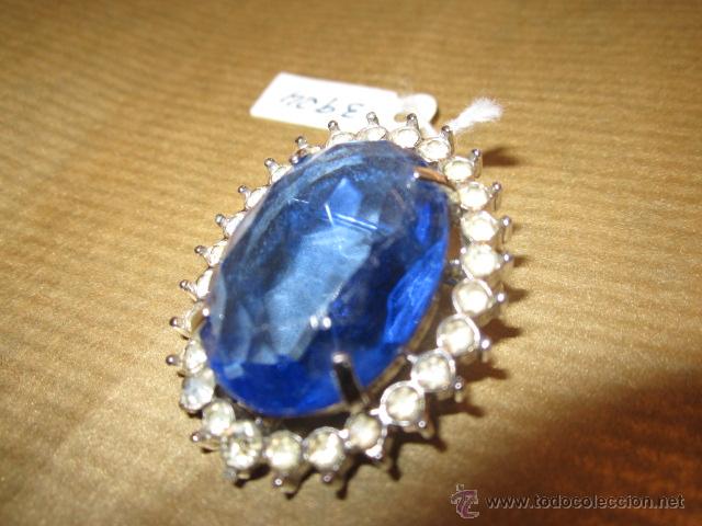 Schmuck: Precioso broche, a&ntilde;os 50, con piedra azul y circonitas alrededor. 3,5 x 2,5 cms.