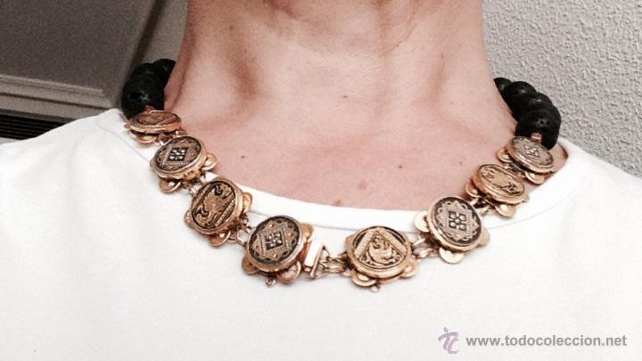 Schmuck: Collar en lava volc&aacute;nica y adorno vintage
