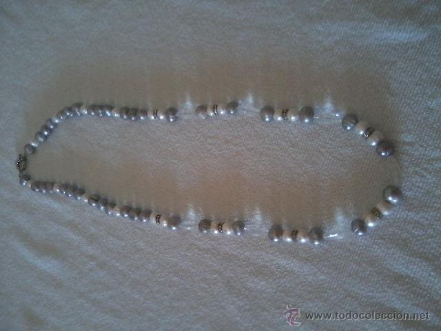 Joyeria: COLLAR DE PERLAS BLANCAS Y GRISES CON CRISTAL DE ROCA. - Foto 2