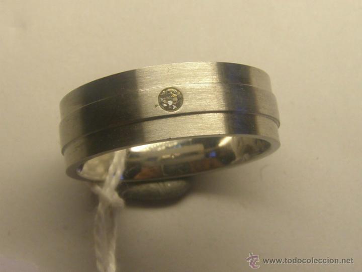 Joyeria: Anillo de acero inoxidable antial&eacute;rgico. Di&aacute;metro interior 22 mm. N&ordm; 3. A&ntilde;os 80.