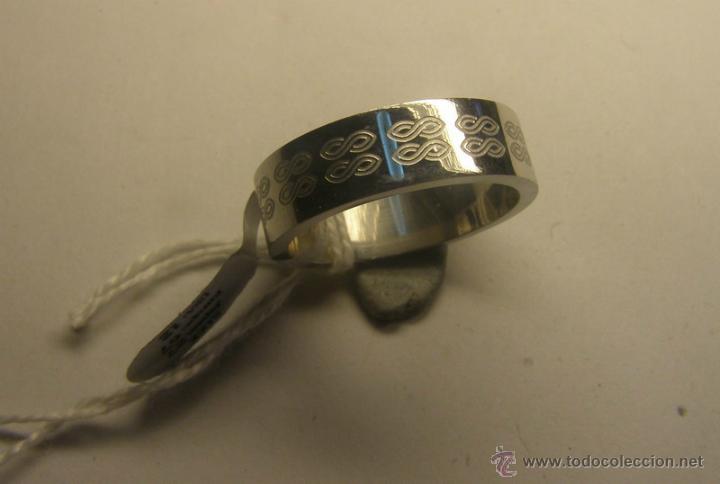 Joyeria: Anillo de acero inoxidable antial&eacute;rgico. Di&aacute;metro interior 22 mm. N&ordm; 13. A&ntilde;os 80.