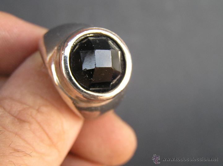 Joalharia: ANILLO. METAL Y CRISTAL NEGRO TALLADO.