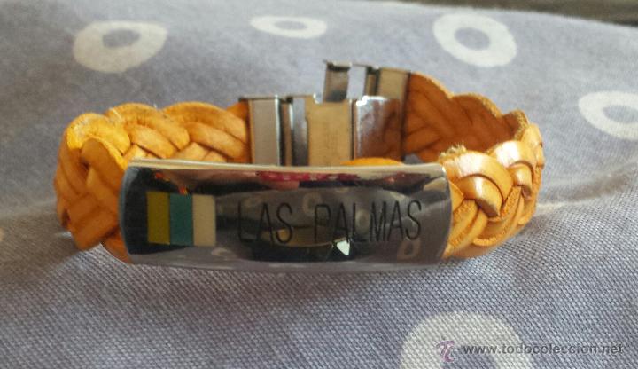 Joaillerie: CURIOSA PULSERA DE CUERO CON CHAPA PLATEADA,GRABADO BANDERA DE LAS PALMAS Y EL NOMBRE DE LA CIUDAD