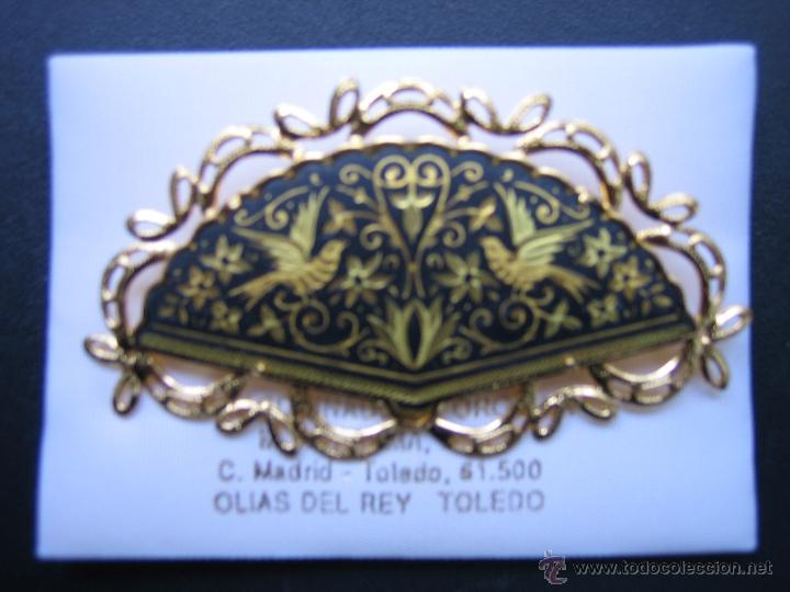 Joaillerie: Broche Adamasquinado con motivos hispano &aacute;rabes . Medidas 3,5x6,5 cm