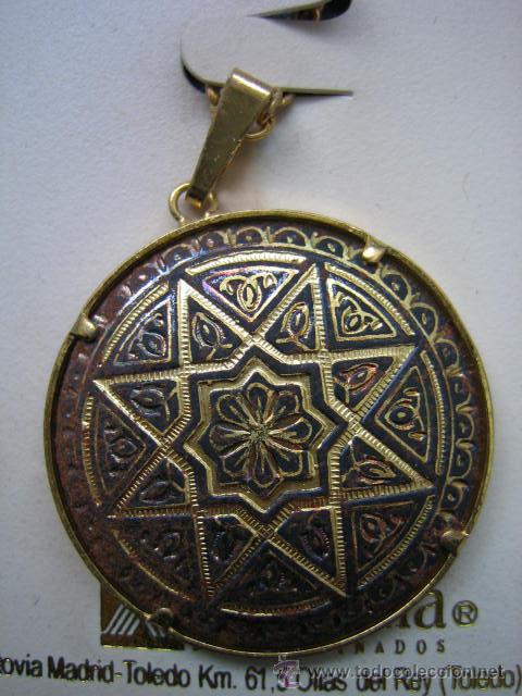 Schmuck: Colgante Adamasquinado con motivos hispano arabe. Diametro 3 cm