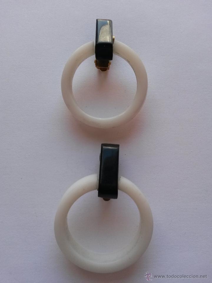 Joyeria: Pendientes vintage a&ntilde;os 60 de op-art sin uso sacados del papel