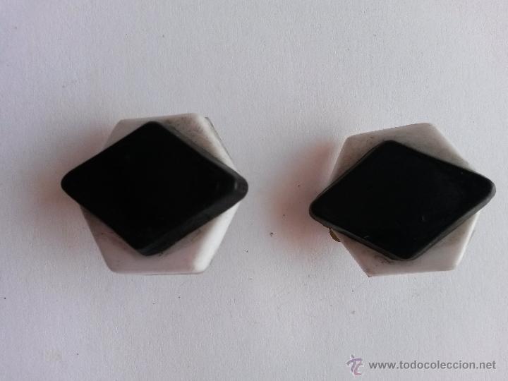 Joyeria: Pendientes vintage a&ntilde;os 60 de op-art sin uso sacados del papel
