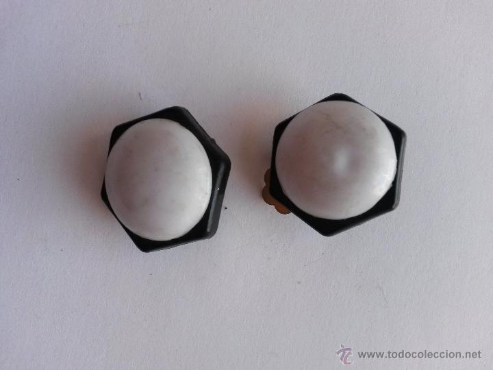 Joyeria: Pendientes vintage a&ntilde;os 60 de op-art sin uso sacados del papel