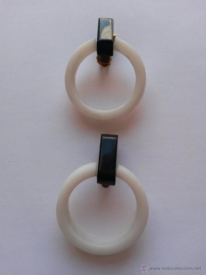 Joyeria: Pendientes vintage a&ntilde;os 60 de op-art sin uso sacados del papel