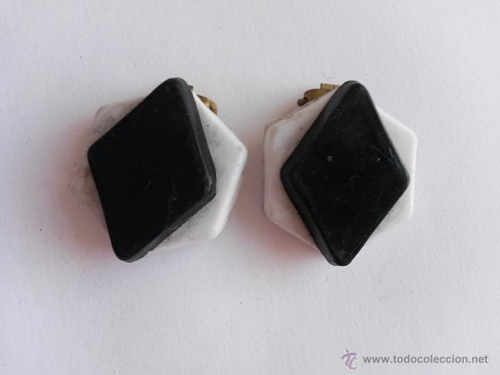 Joyeria: Pendientes vintage a&ntilde;os 60 de op-art sin uso sacados del papel