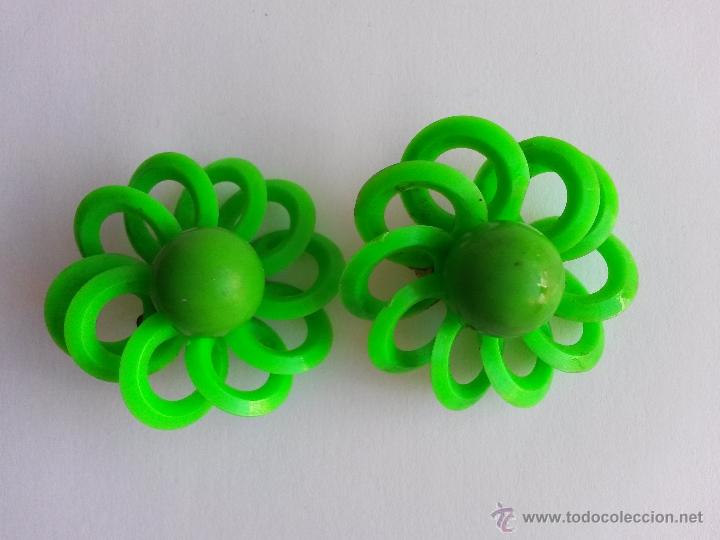 Joyeria: Pendientes vintage a&ntilde;os 60 de op-art sin uso sacados del papel