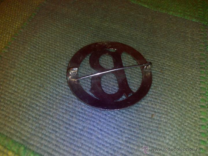 Joyeria: Antiguo broche de metal plateado con la letra B en el centro. - Foto 3