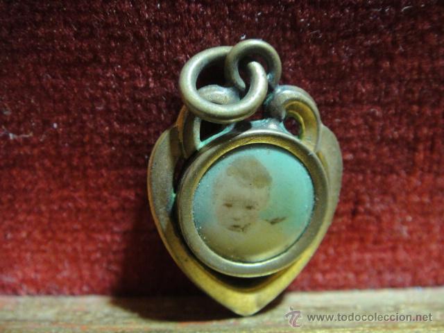 Gioielleria: antiguo colgante en forma de corazon con foto