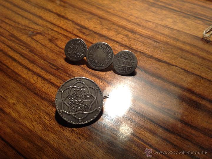 Joyeria: DOS BROCHES MONEDAS ORIENTAL - Foto 1