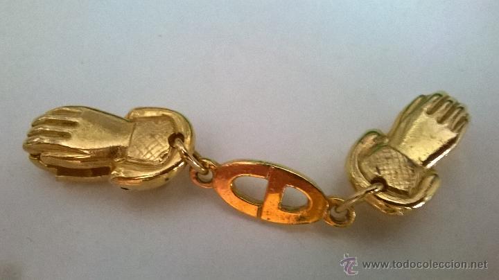 Joyeria: BROCHE DORADO DE PINZA CON MOTIVO DE GUANTES