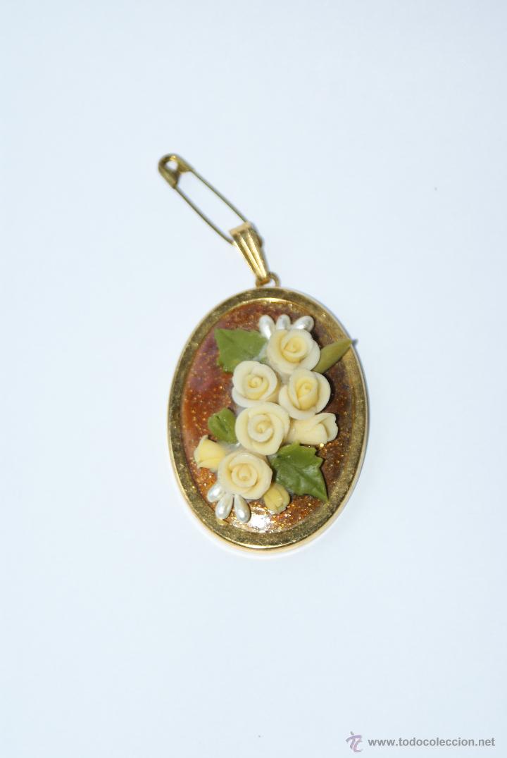Gioielleria: colgante vintage con flores de pasta a&ntilde;os 70
