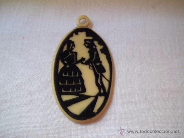Joyeria: MEDALLON DE CELULOIDE TALLA FIGURAS ROMANTICAS - Foto 2