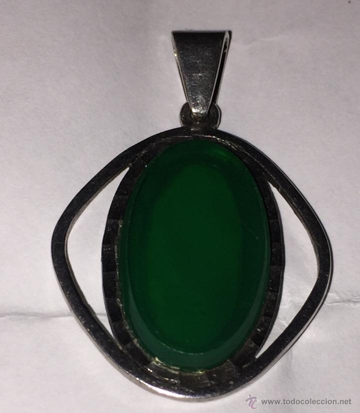 Joalharia: Exquisito colgante a&ntilde;os 60-70 con piedra verde central