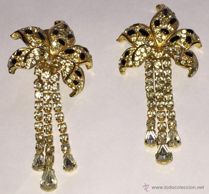 Gioielleria: A91-Impresionante pareja de pendientes en bronce dorado y pedrer&iacute;a