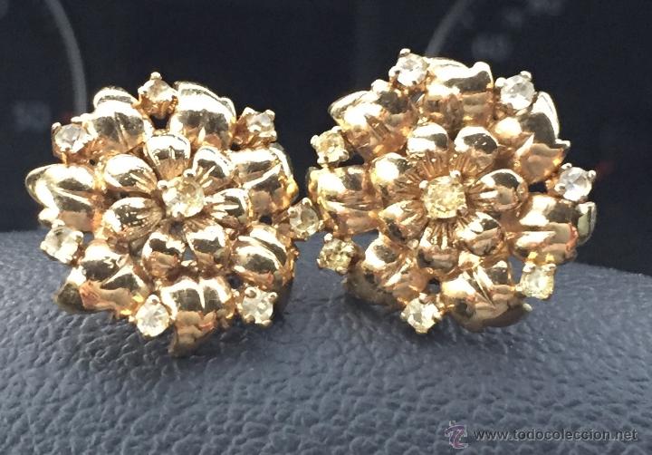 Joaillerie: A140- Preciosos pendientes en metal dorado y pedrer&iacute;a. Falta un cierre