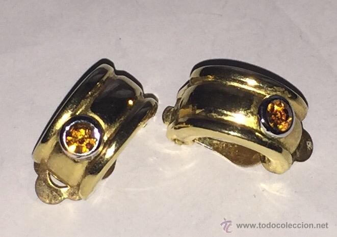 Joyeria: Bonitos pendientes chapados en oro con piedra central tipo &aacute;mbar