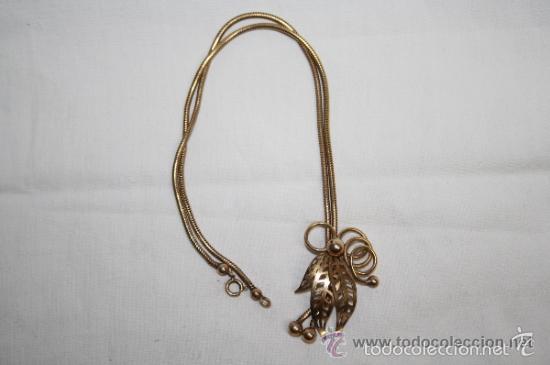 Joyeria: COL084 COLGANTE Y CADENA EN METAL DORADO. EN . MEDIADOS S. XX