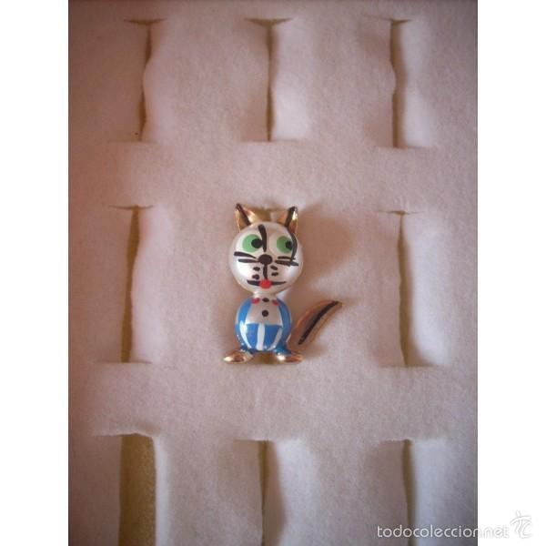 Joaillerie: Broche vintage, gatito con pantal&oacute;n a rayas