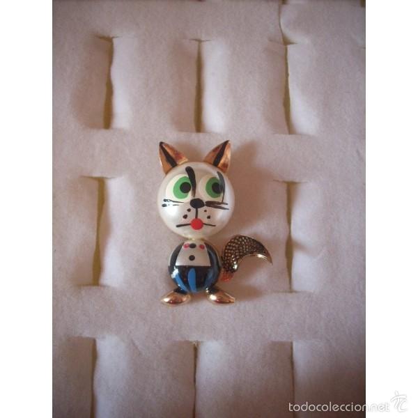 Joaillerie: Broche vintage, gatito con pantal&oacute;n a rayas