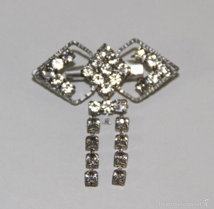Schmuck: BRO013 BROCHE VINTAGE. METAL PLATEADO Y STRASS. ESPA&Ntilde;A. A&Ntilde;OS 80