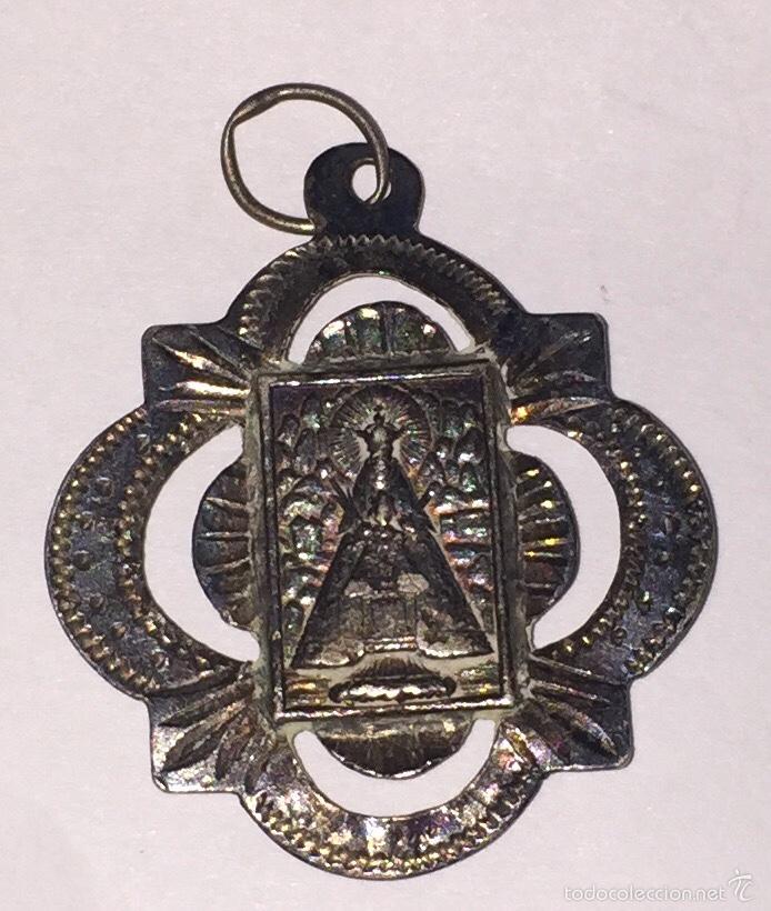 Joyeria: Antigua medalla de nuestra se&ntilde;ora de montserrat - Foto 1