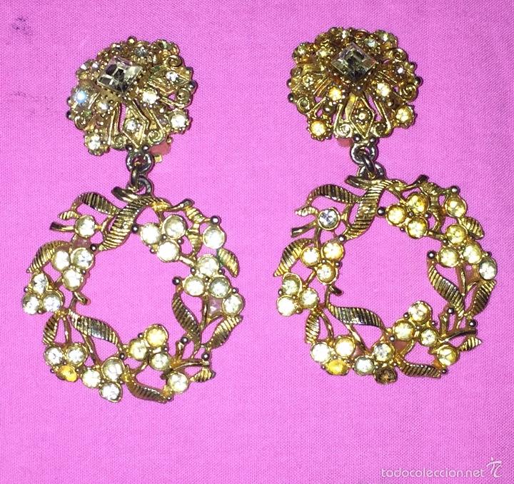 Joaillerie: Impresionante pareja de pendientes en bronce dorado y pedrer&iacute;a .