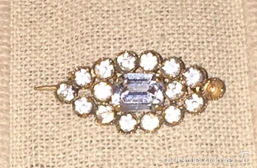 Joyeria: Magn&iacute;fico broche chapado en oro con pedreria fina