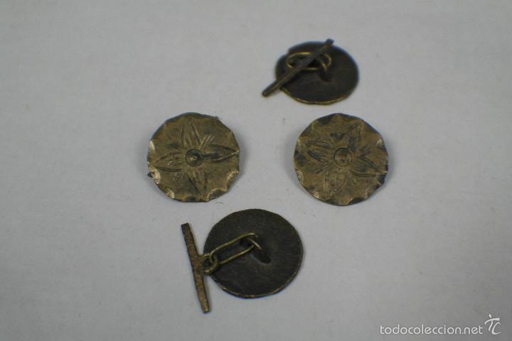 Joyeria: Antiguos botones de cadenilla dorados - Foto 1