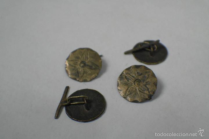 Joyeria: Antiguos botones de cadenilla dorados - Foto 2