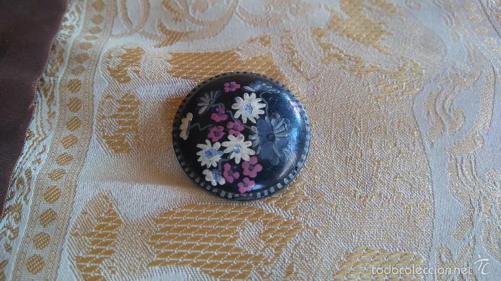 Joyeria: Antiguo broche de madera pintado a mano - Foto 1