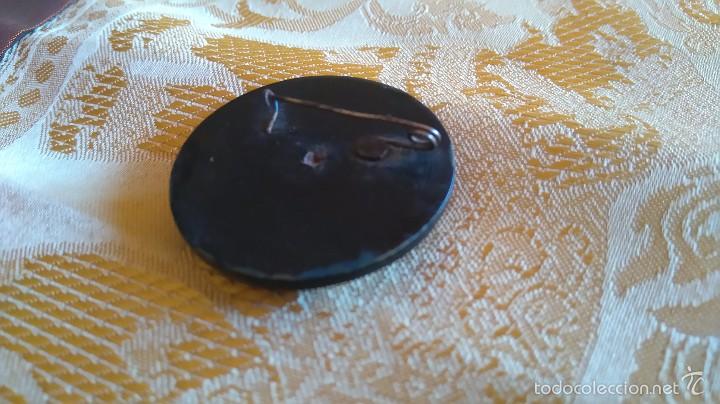 Joyeria: Antiguo broche de madera pintado a mano - Foto 2