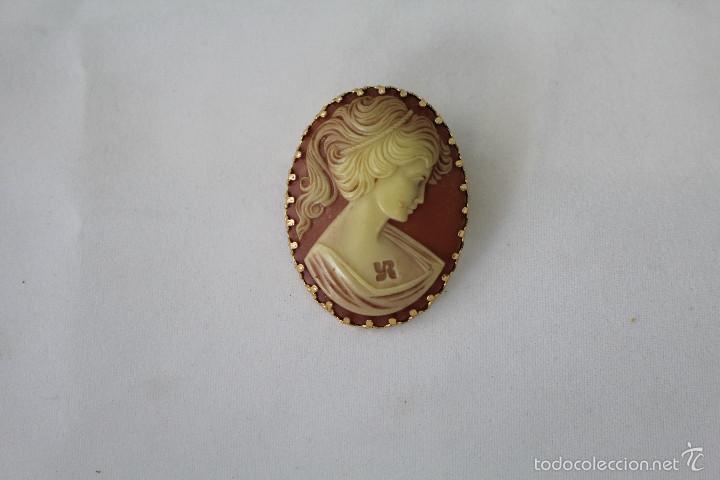 Joyeria: camafeo en metal dorado y concha - Foto 1
