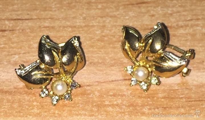 Joyeria: Preciosa pareja de pendientes chapados en oro con pedrer&iacute;a