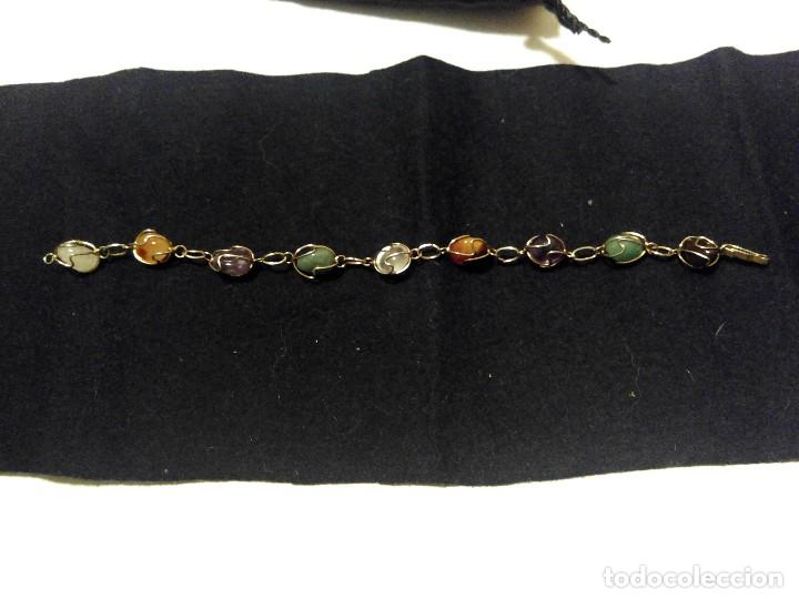 Joaillerie: BISUTERIA PULSERA DE PIEDRECITAS E HILO PLATEADO